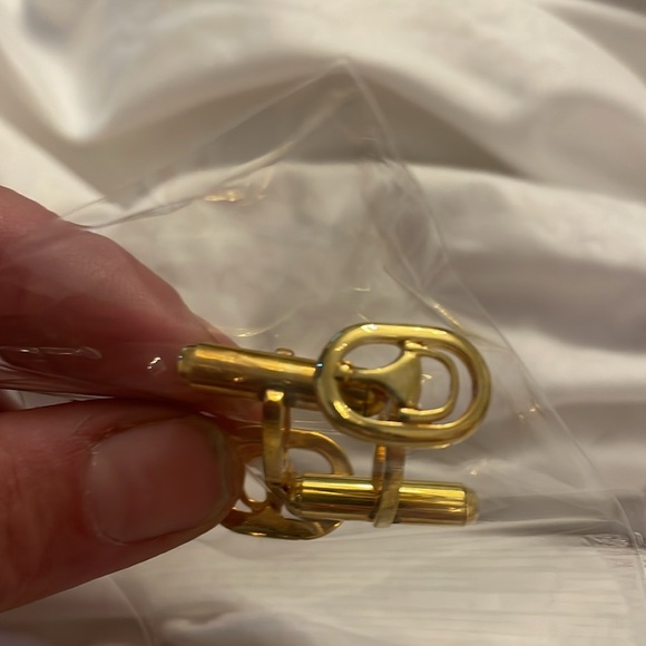 Gucci Snaffle Horse Bit Cufflink- Gold - Picture 2 of 6